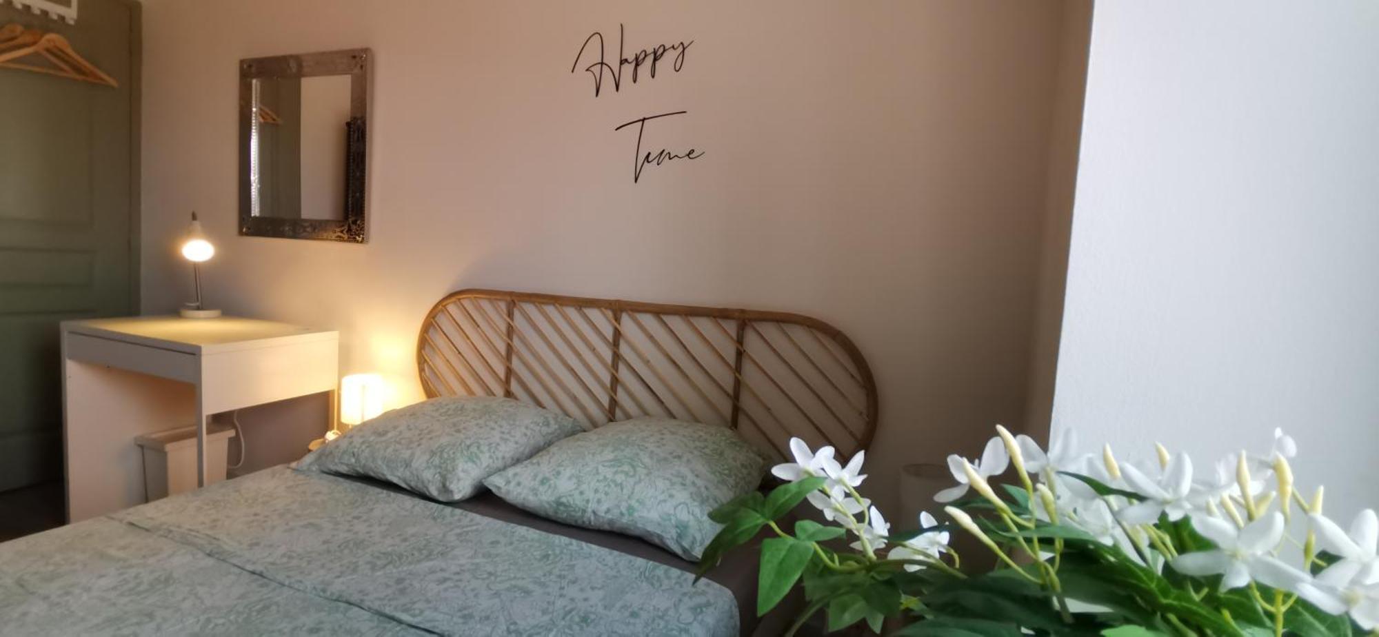 Entre Tour Luma Et Arenes